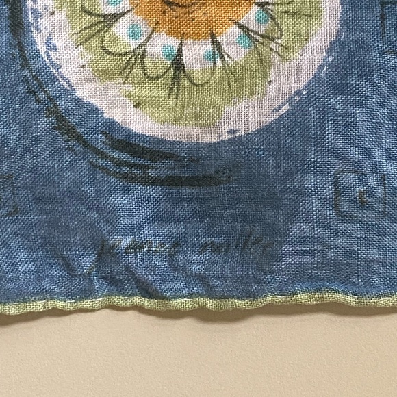 Vintage Jeanne Miller Linen Hankie - Great Cond w Blue & Gold Pennants & Shields - Picture 6 of 9